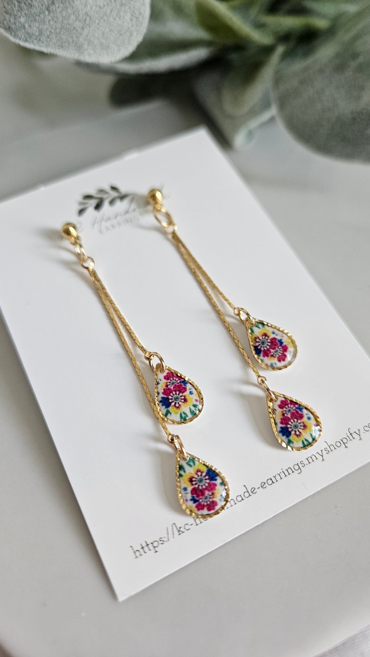 Thai Lis Loos Dainty Teardrop Dangle