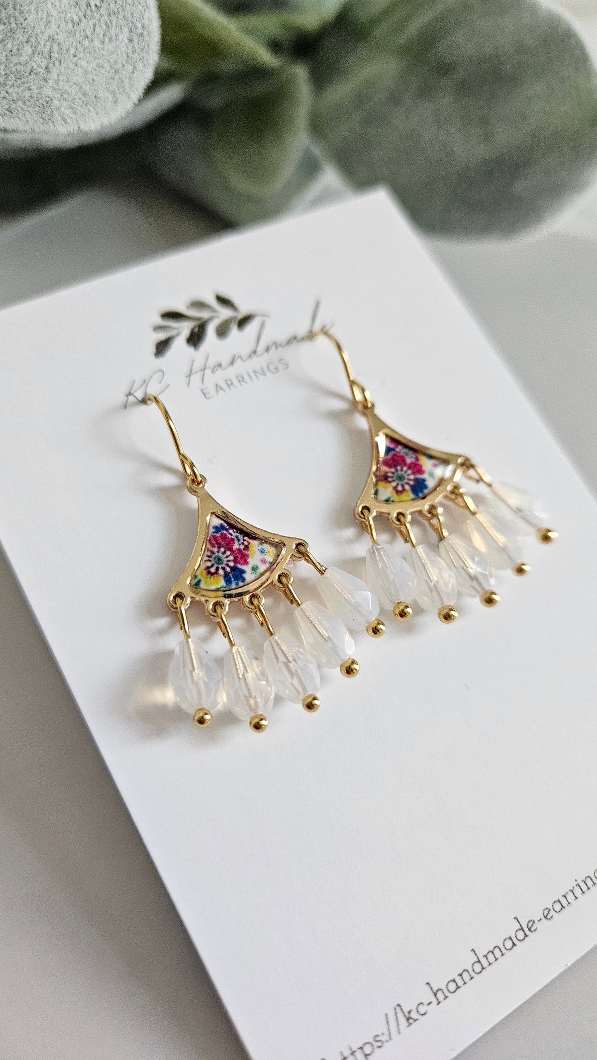 Thai Lis Loos Dainty With Acrylic Beads