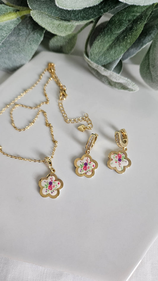 Flower Lis Loos Necklace & Huggie Set