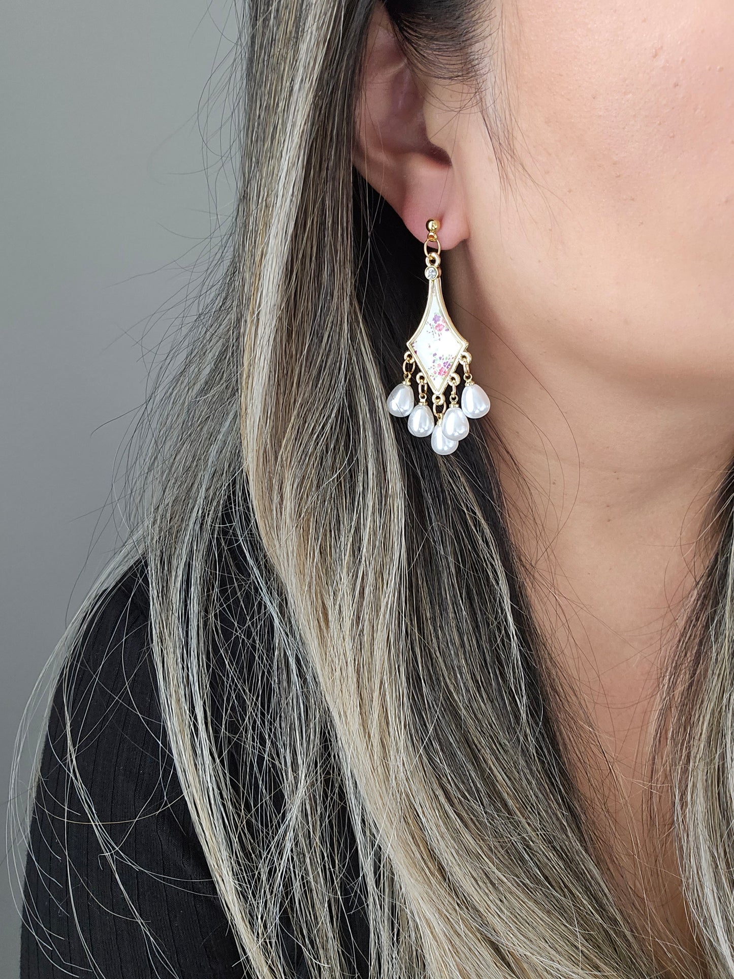 Flower Lis Loos Statement with Shiny Pearls
