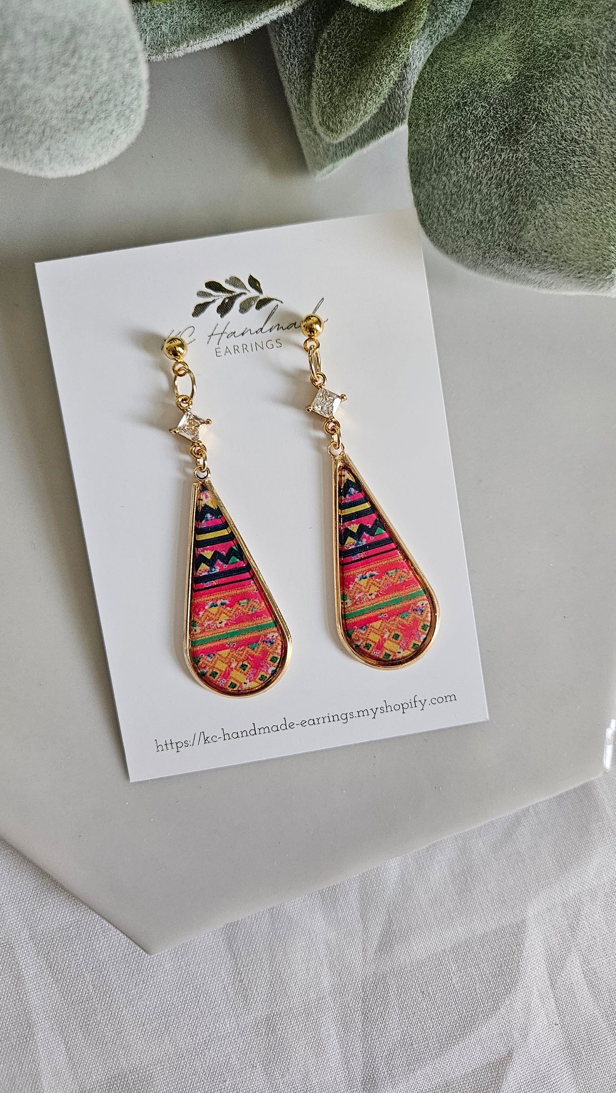 Hmong Leng Teardrop