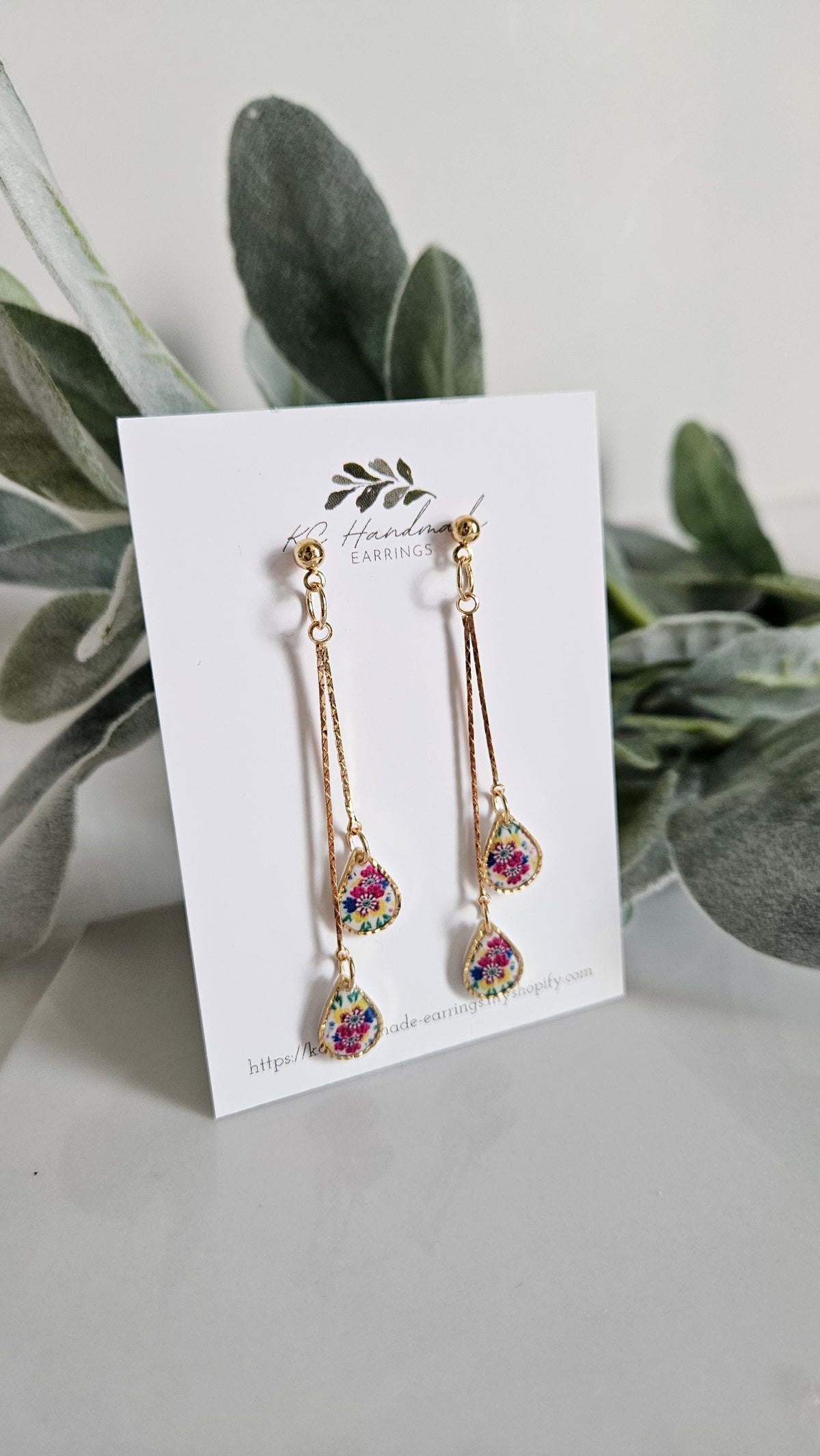 Thai Lis Loos Dainty Teardrop Dangle