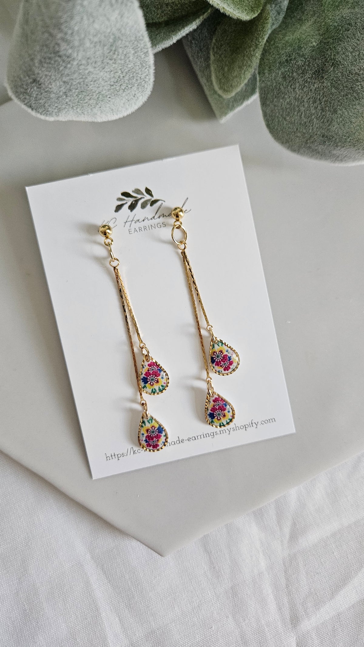 Thai Lis Loos Dainty Teardrop Dangle