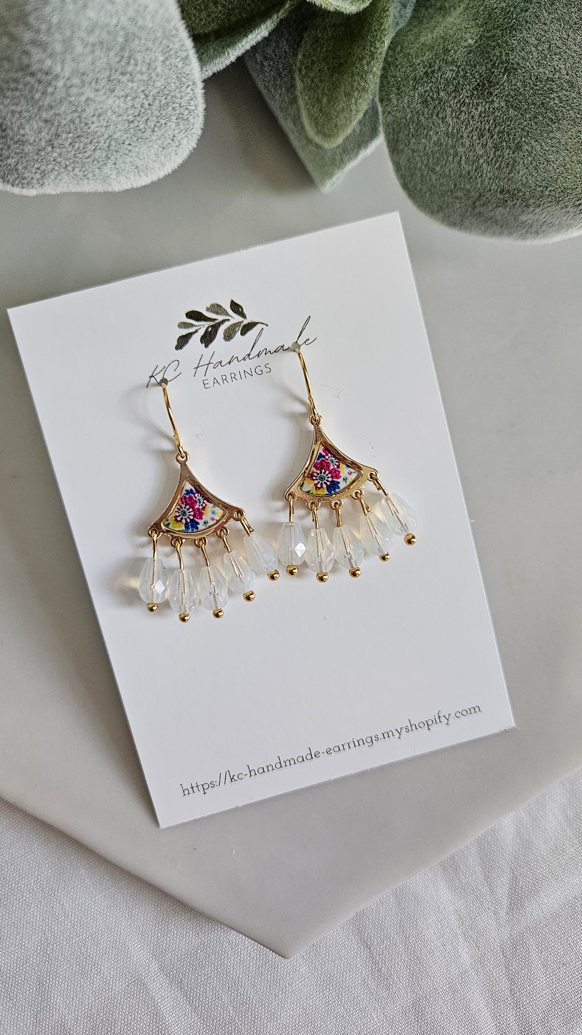 Thai Lis Loos Dainty With Acrylic Beads