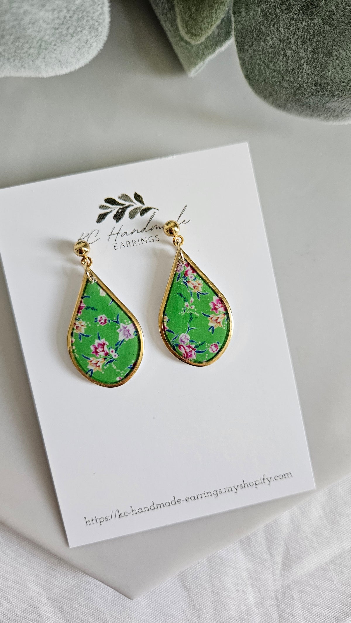 Green Unicorn Lis Loos Teardrop